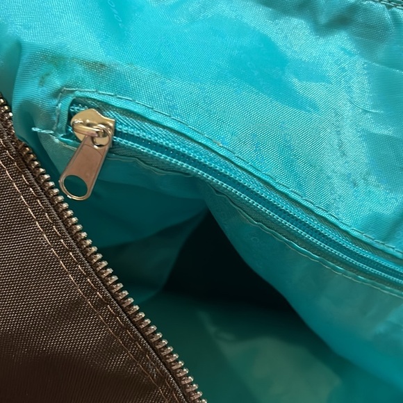 MoroccanOil tote with adjustable shoulder strap. - Picture 9 of 10